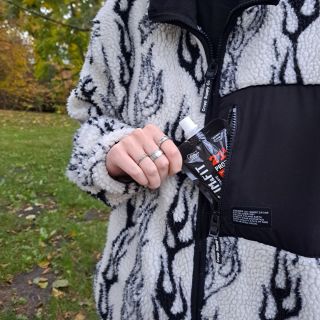 Náročná túra? 🏞️ Pastee se vejde do každé běžné kapsy a je tak ideálním parťákem na dlouhé vycházky. 🌲💪 Skvěle se hodí na...